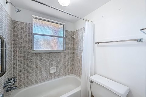 Condominio en alquiler en Margate, Florida, 1 dormitorio, 66.89 m2 № 2030672 - foto 21