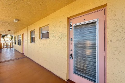 Condominio en alquiler en Margate, Florida, 1 dormitorio, 66.89 m2 № 2030672 - foto 11