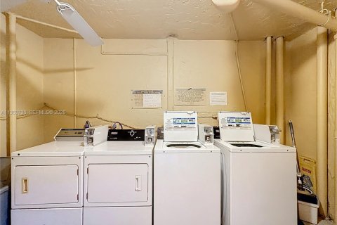 Condominio en alquiler en Margate, Florida, 1 dormitorio, 66.89 m2 № 2030672 - foto 23