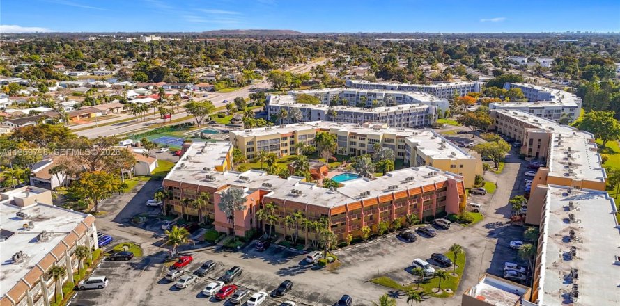 Condominio en Margate, Florida, 1 dormitorio  № 2030672