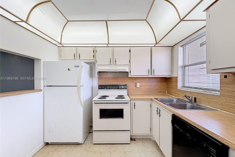 Condominio en alquiler en Margate, Florida, 1 dormitorio, 66.89 m2 № 2030672 - foto 13