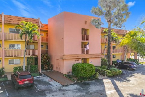 Condominio en alquiler en Margate, Florida, 1 dormitorio, 66.89 m2 № 2030672 - foto 7