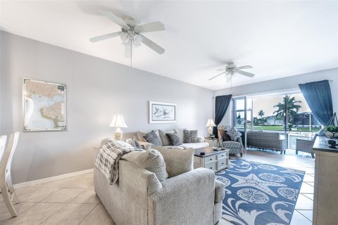Condo in Punta Gorda, Florida, 3 bedrooms  № 2395932 - photo 15