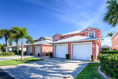 Condo in Punta Gorda, Florida, 3 bedrooms  № 2395932 - photo 2