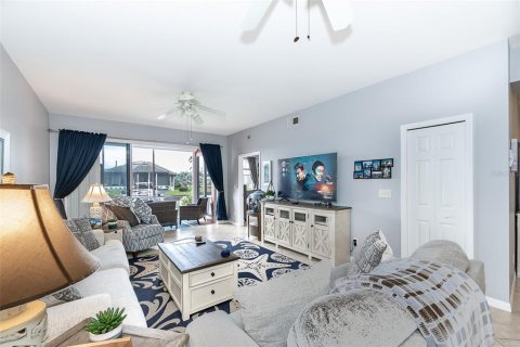 Condo in Punta Gorda, Florida, 3 bedrooms  № 2395932 - photo 18