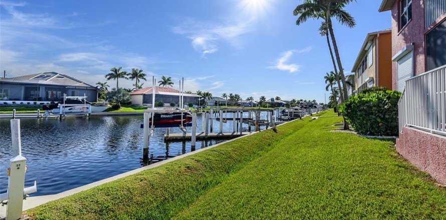 Condo in Punta Gorda, Florida, 3 bedrooms  № 2395932