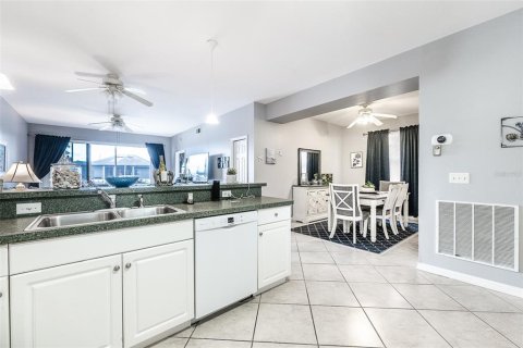 Condo in Punta Gorda, Florida, 3 bedrooms  № 2395932 - photo 11