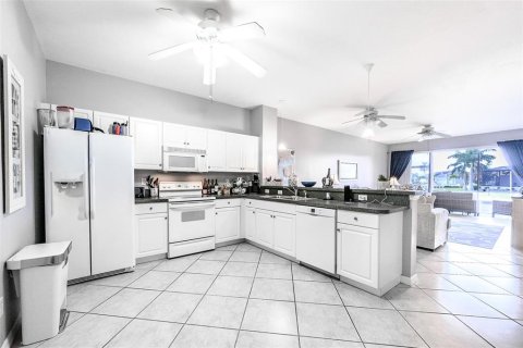 Condo in Punta Gorda, Florida, 3 bedrooms  № 2395932 - photo 8