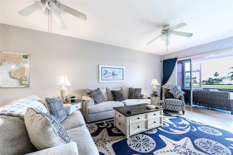 Condo in Punta Gorda, Florida, 3 bedrooms  № 2395932 - photo 17