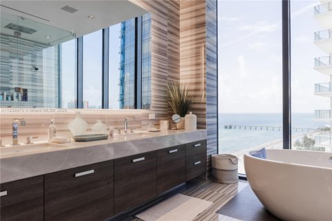 Condo in Sunny Isles Beach, Florida, 3 bedrooms  № 1937058 - photo 30