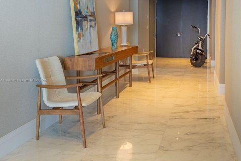 Condo in Sunny Isles Beach, Florida, 3 bedrooms  № 1937058 - photo 18