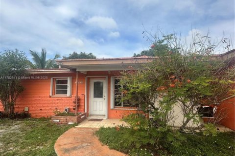House in Miami Gardens, Florida 3 bedrooms, 148.55 sq.m. № 1868730 - photo 1