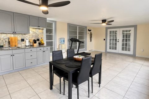 Townhouse in Palm Springs, Florida 2 bedrooms, 102.01 sq.m. № 2378728 - photo 27