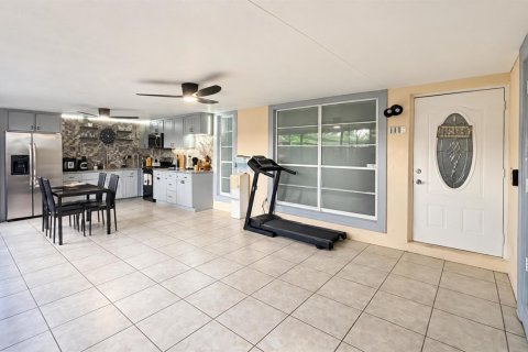 Townhouse in Palm Springs, Florida 2 bedrooms, 102.01 sq.m. № 2378728 - photo 25