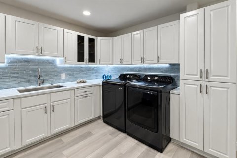 Townhouse in Palm Springs, Florida 2 bedrooms, 102.01 sq.m. № 2378728 - photo 6