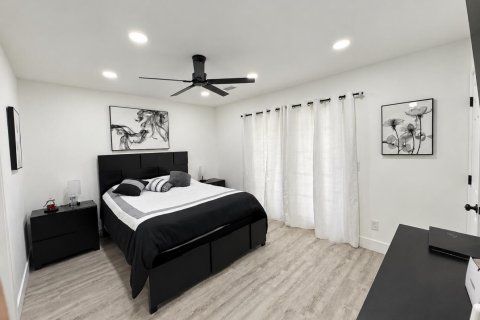 Townhouse in Palm Springs, Florida 2 bedrooms, 102.01 sq.m. № 2378728 - photo 16