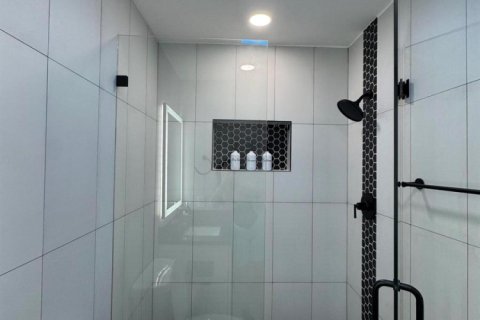 Townhouse in Palm Springs, Florida 2 bedrooms, 102.01 sq.m. № 2378728 - photo 20
