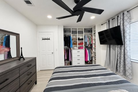Townhouse in Palm Springs, Florida 2 bedrooms, 102.01 sq.m. № 2378728 - photo 14