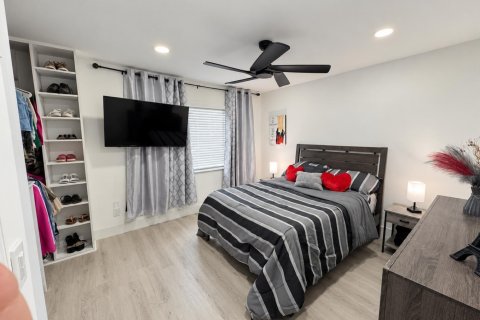 Townhouse in Palm Springs, Florida 2 bedrooms, 102.01 sq.m. № 2378728 - photo 12