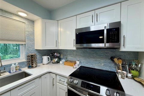 Купить кондоминиум в Пинеллас-Парк, Флорида 7 комнат, 83.8м2, № 1909436 - фото 4