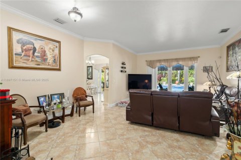 House in Miami, Florida 4 bedrooms, 170.38 sq.m. № 1948511 - photo 7