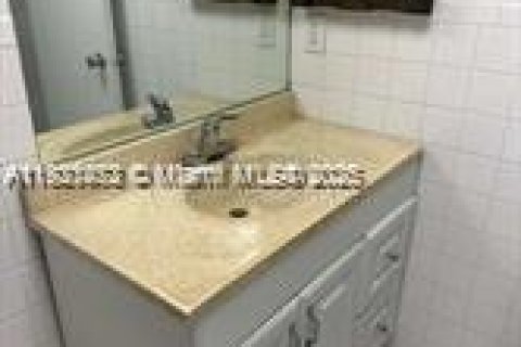 Condominio en alquiler en West Palm Beach, Florida, 1 dormitorio, 65.4 m2 № 1975617 - foto 10
