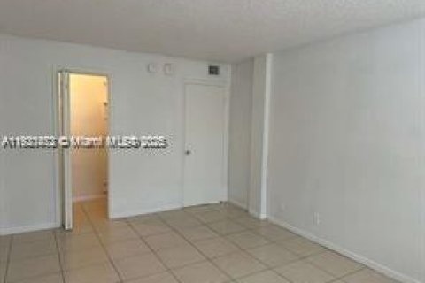 Condominio en alquiler en West Palm Beach, Florida, 1 dormitorio, 65.4 m2 № 1975617 - foto 7