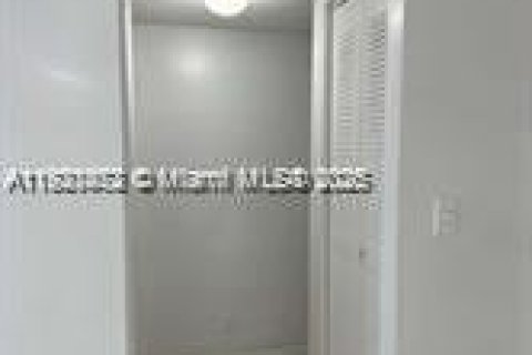 Condominio en alquiler en West Palm Beach, Florida, 1 dormitorio, 65.4 m2 № 1975617 - foto 5