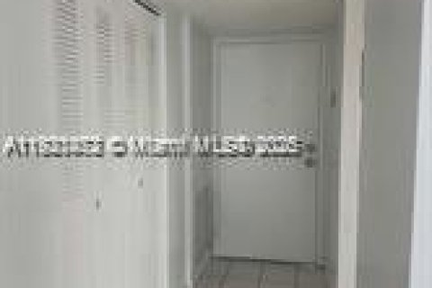 Condominio en alquiler en West Palm Beach, Florida, 1 dormitorio, 65.4 m2 № 1975617 - foto 4