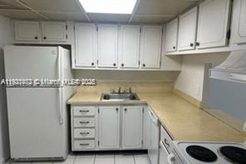 Condominio en alquiler en West Palm Beach, Florida, 1 dormitorio, 65.4 m2 № 1975617 - foto 3