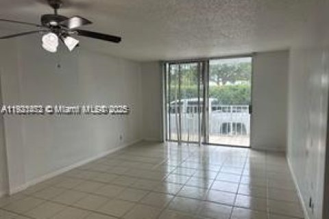 Condominio en alquiler en West Palm Beach, Florida, 1 dormitorio, 65.4 m2 № 1975617 - foto 6
