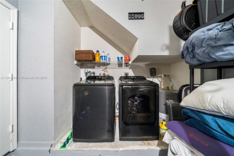 Adosado en venta en Pembroke Pines, Florida, 3 dormitorios, 142.05 m2 № 2034733 - foto 15