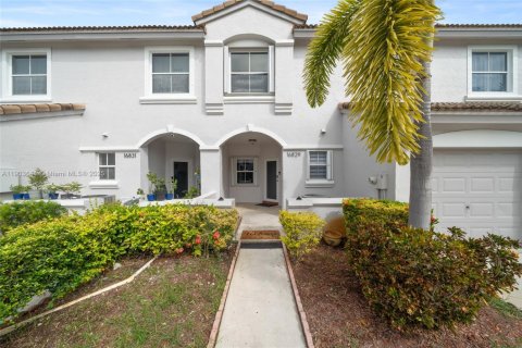 Adosado en venta en Pembroke Pines, Florida, 3 dormitorios, 142.05 m2 № 2034733 - foto 2