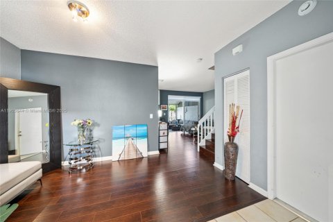 Adosado en venta en Pembroke Pines, Florida, 3 dormitorios, 142.05 m2 № 2034733 - foto 4