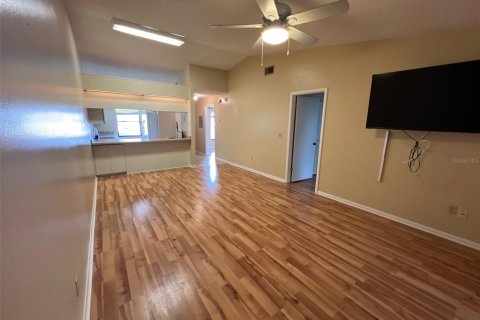 Condo in DeBary, Florida, 2 bedrooms  № 2394148 - photo 3