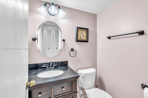 Condo in Deerfield Beach, Florida, 1 bedroom  № 1702109 - photo 17