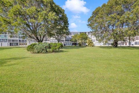 Condo in Deerfield Beach, Florida, 1 bedroom  № 1702109 - photo 27