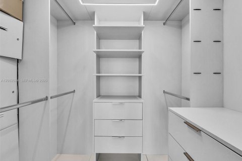 Copropriété à vendre à Miami, Floride: 2 chambres, 108.51 m2 № 2069535 - photo 28