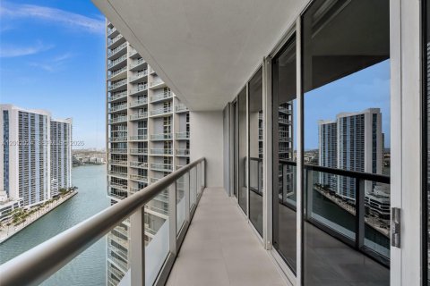 Copropriété à vendre à Miami, Floride: 2 chambres, 108.51 m2 № 2069535 - photo 12