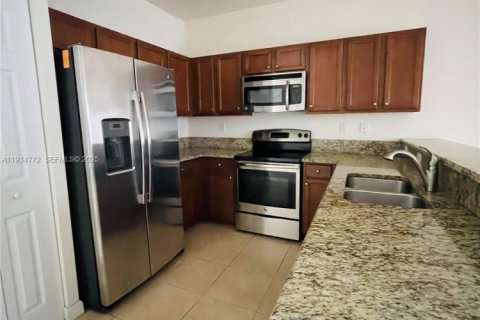 Townhouse in Miami, Florida 3 bedrooms, 139.91 sq.m. № 1992944 - photo 8
