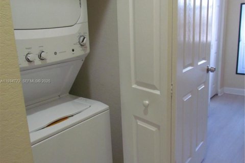 Townhouse in Miami, Florida 3 bedrooms, 139.91 sq.m. № 1992944 - photo 20