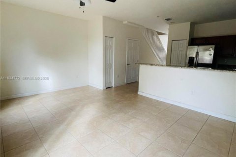 Townhouse in Miami, Florida 3 bedrooms, 139.91 sq.m. № 1992944 - photo 5
