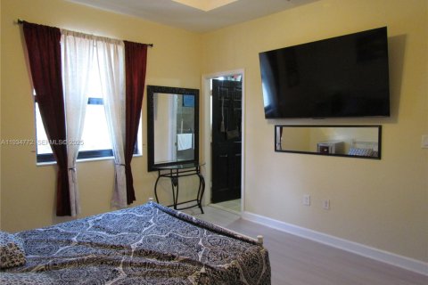 Townhouse in Miami, Florida 3 bedrooms, 139.91 sq.m. № 1992944 - photo 14