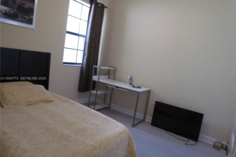 Townhouse in Miami, Florida 3 bedrooms, 139.91 sq.m. № 1992944 - photo 18