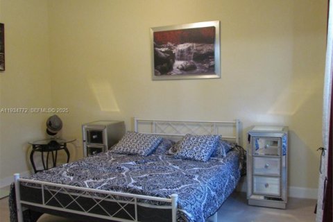 Townhouse in Miami, Florida 3 bedrooms, 139.91 sq.m. № 1992944 - photo 12