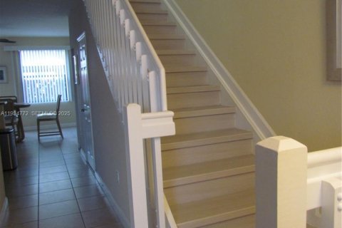 Townhouse in Miami, Florida 3 bedrooms, 139.91 sq.m. № 1992944 - photo 24