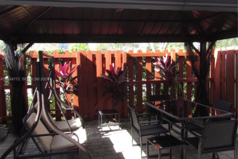 Townhouse in Miami, Florida 3 bedrooms, 139.91 sq.m. № 1992944 - photo 27