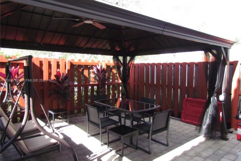 Townhouse in Miami, Florida 3 bedrooms, 139.91 sq.m. № 1992944 - photo 26