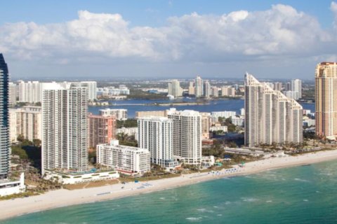 Condo in Sunny Isles Beach, Florida, 3 bedrooms  № 1002961 - photo 1