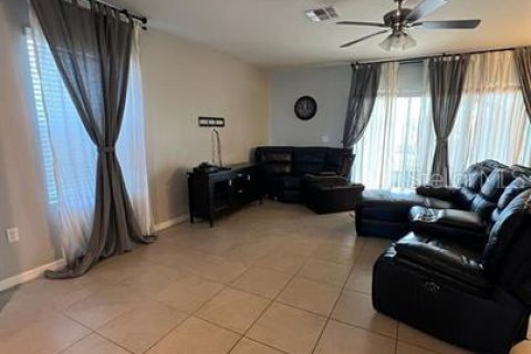 Adosado en alquiler en Davenport, Florida, 3 dormitorios, 160.16 m2 № 1904902 - foto 2